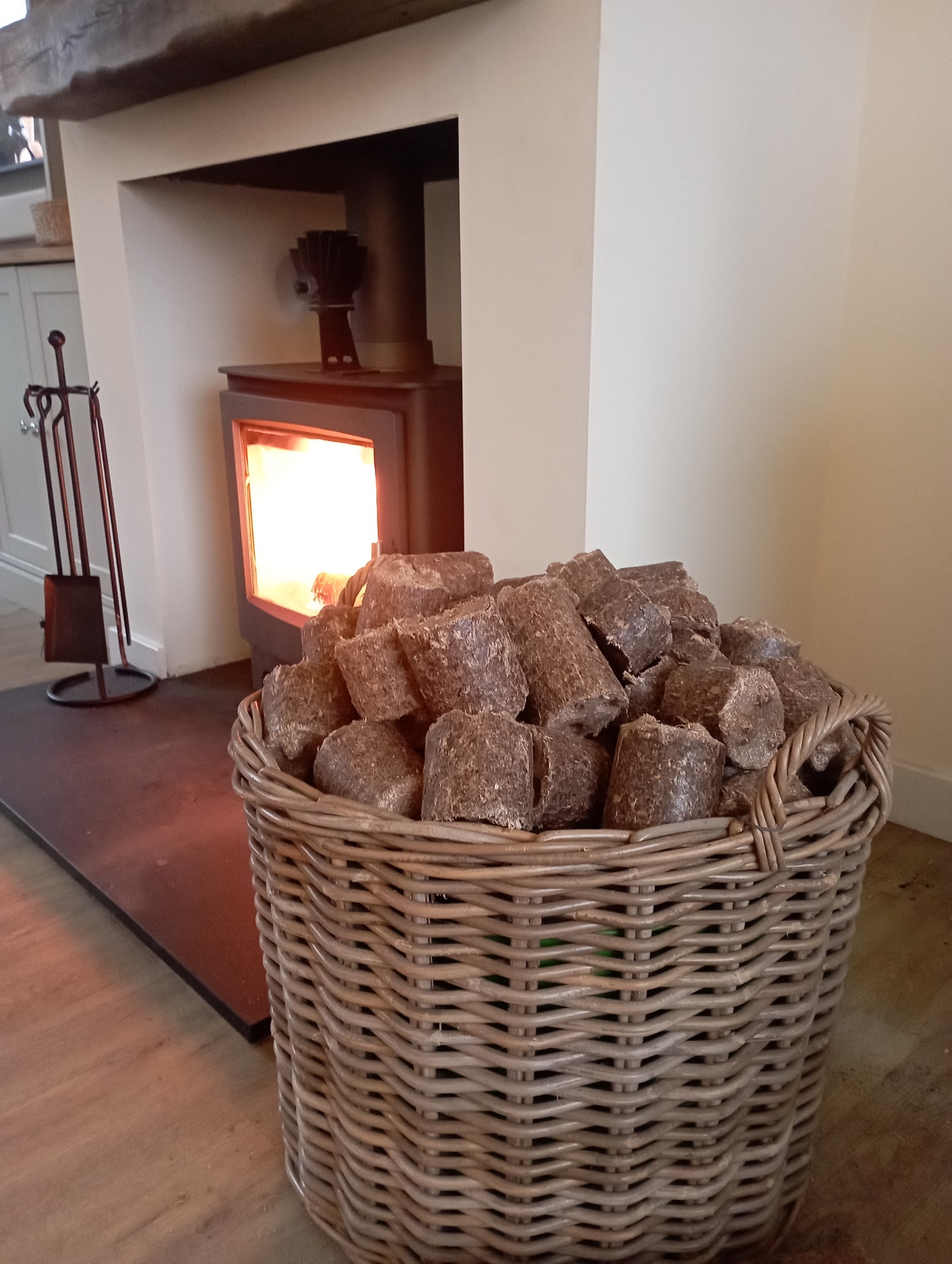 4 bags of hotmax compressed wood cobs (20kg each)