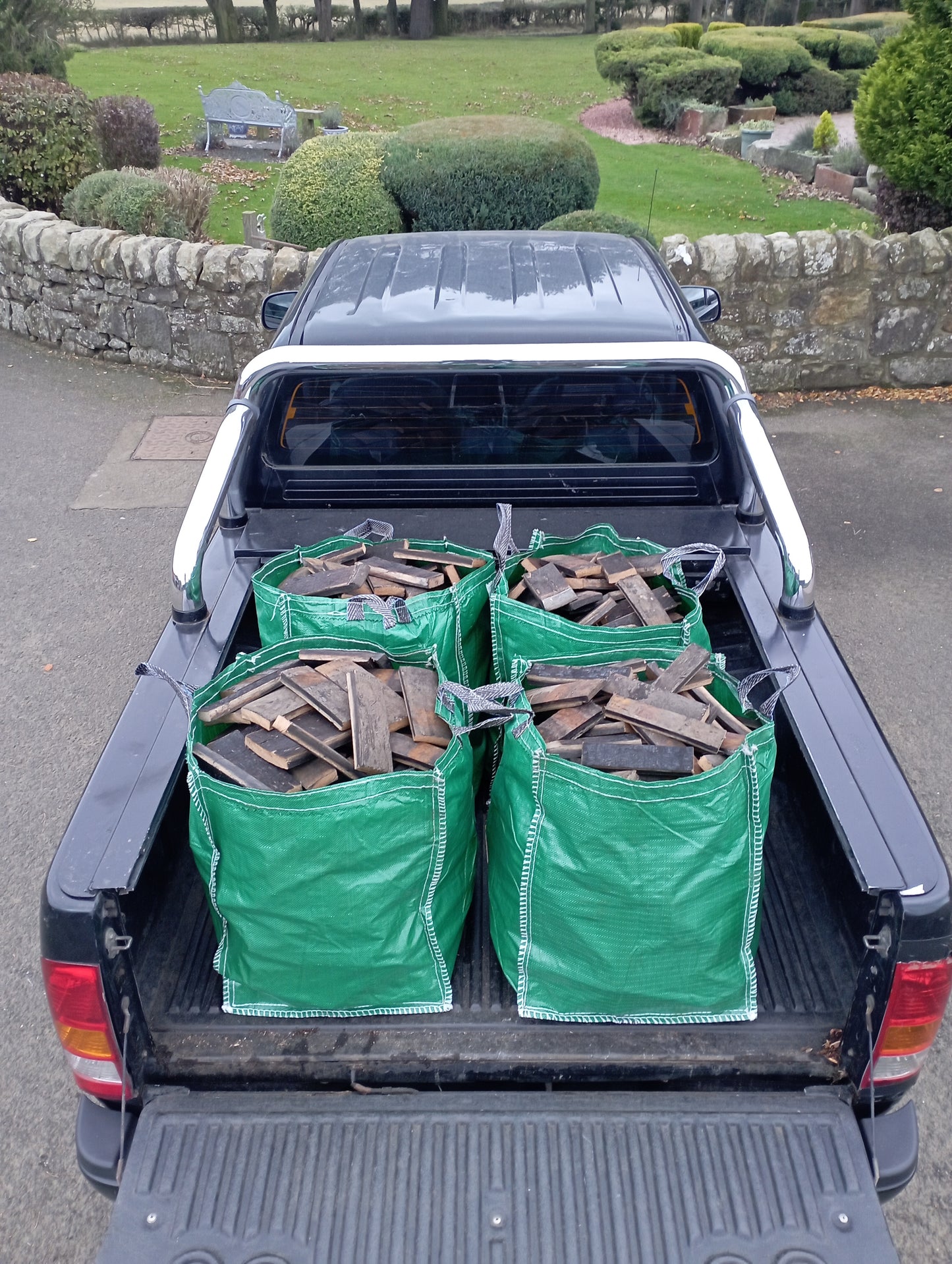 4 handy bags of Oak Whisky Staves