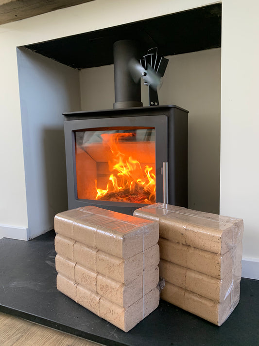 100% oak compressed bricks (12 in a pack) 11kg