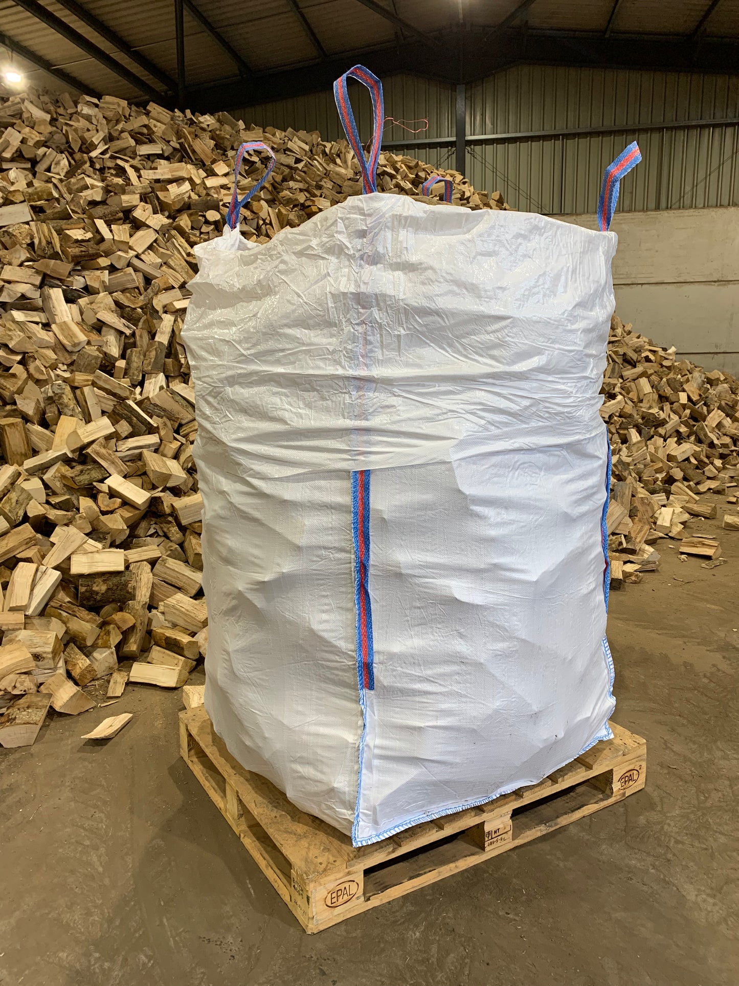 1.9m3 of dry chopped oak whisky staves